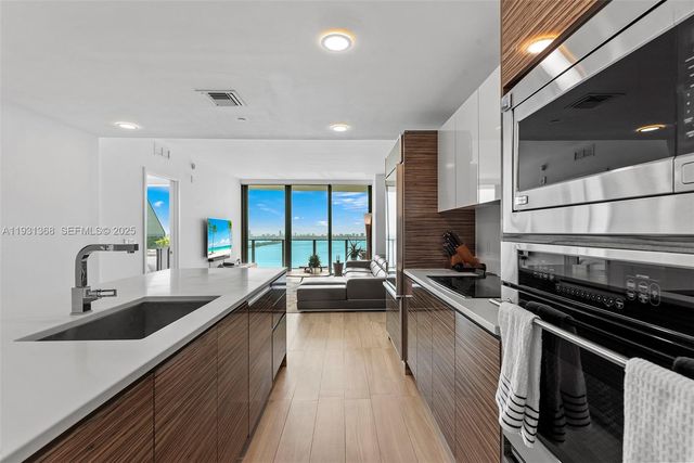 460 NE 28th St 3903, Miami, FL 33137