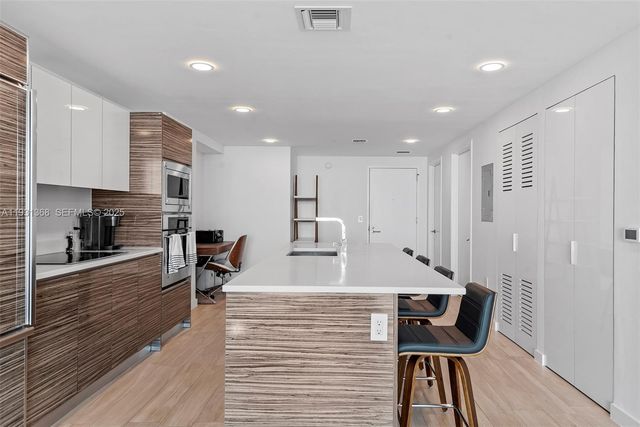 460 NE 28th St 3903, Miami, FL 33137