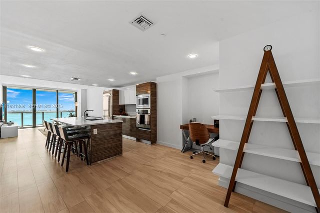 460 NE 28th St 3903, Miami, FL 33137