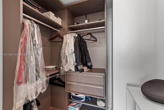 460 NE 28th St 3903, Miami, FL 33137