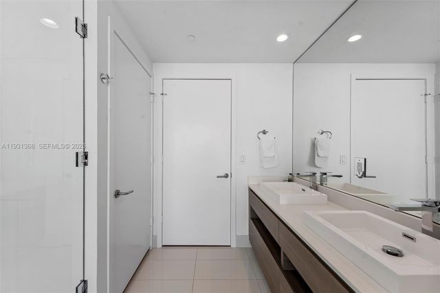 460 NE 28th St 3903, Miami, FL 33137