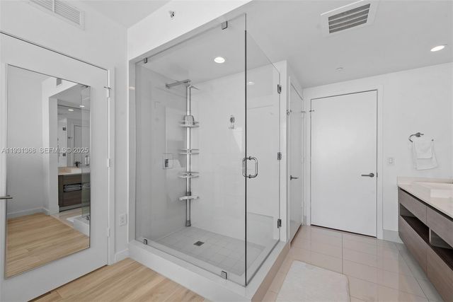 460 NE 28th St 3903, Miami, FL 33137