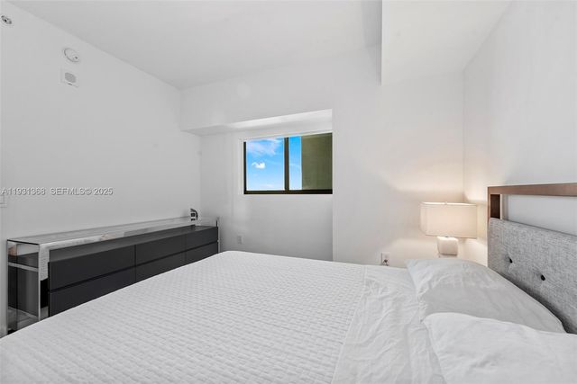 460 NE 28th St 3903, Miami, FL 33137