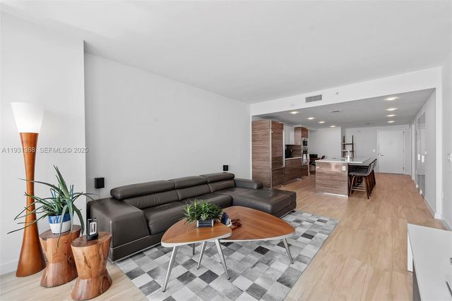 460 NE 28th St 3903, Miami, FL 33137