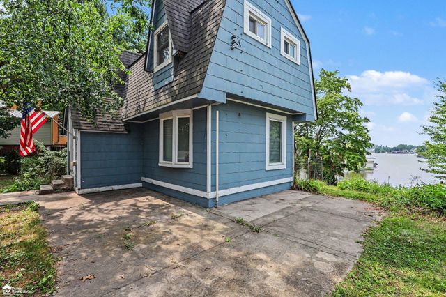 546 Bellevue Avenue, Lake Orion, MI 48362