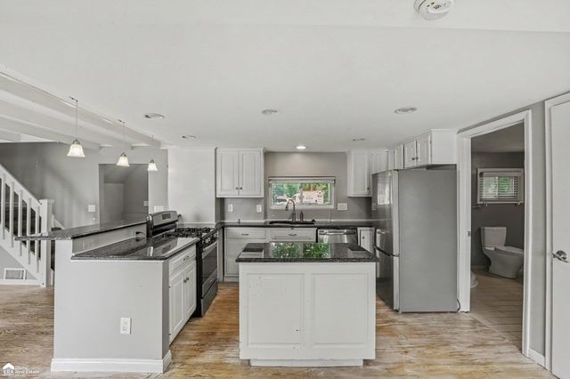 546 Bellevue Avenue, Lake Orion, MI 48362