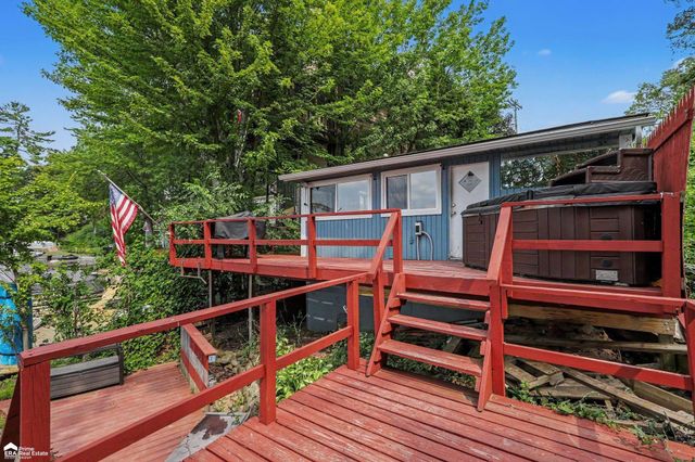 546 Bellevue Avenue, Lake Orion, MI 48362