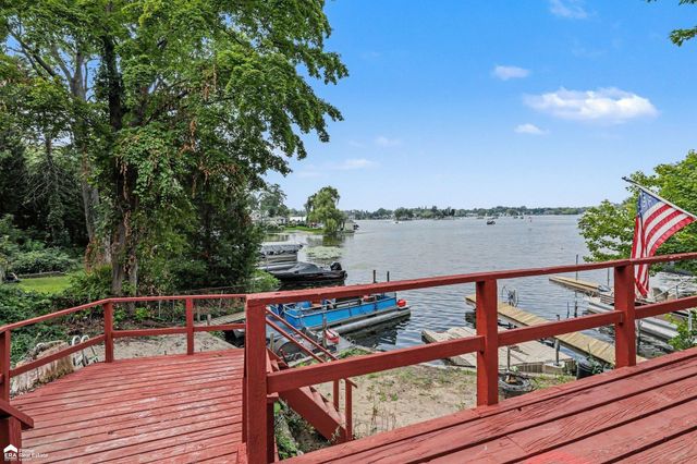 546 Bellevue Avenue, Lake Orion, MI 48362