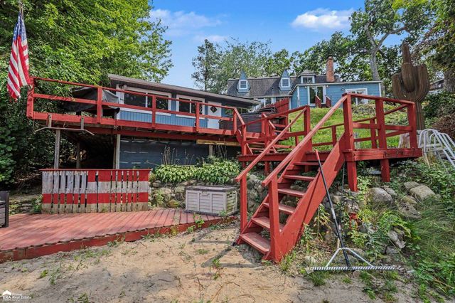 546 Bellevue Avenue, Lake Orion, MI 48362