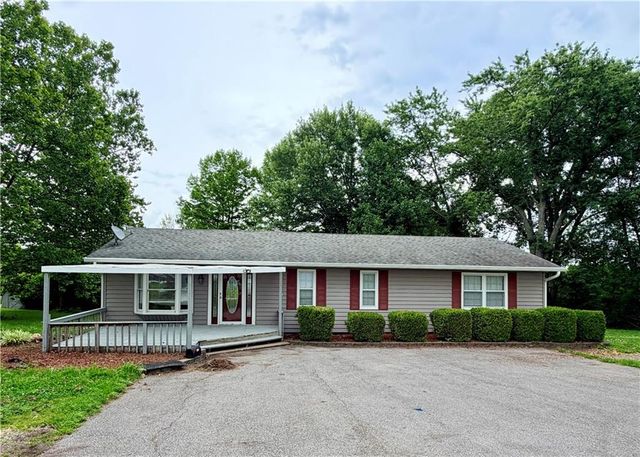 21405 S Harper Road, Peculiar, MO 64078