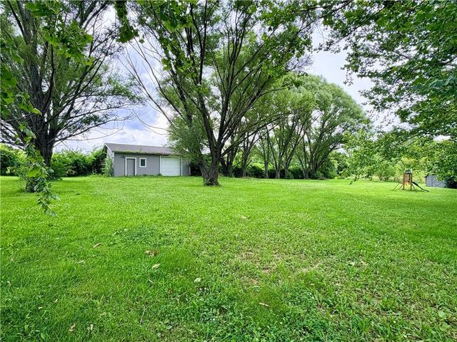 21405 S Harper Road, Peculiar, MO 64078