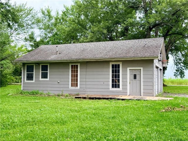 21405 S Harper Road, Peculiar, MO 64078