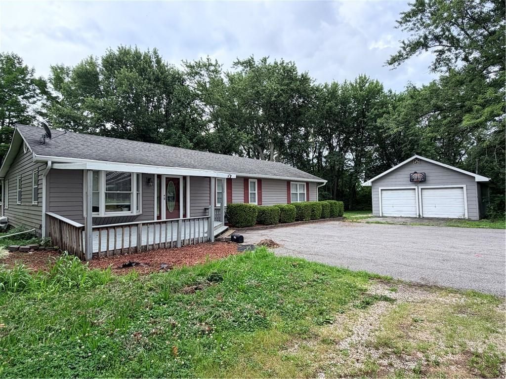 21405 S Harper Road, Peculiar, MO 64078