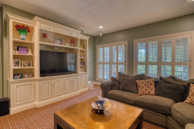 5614 Winthrop Court, Evansville, IN 47715