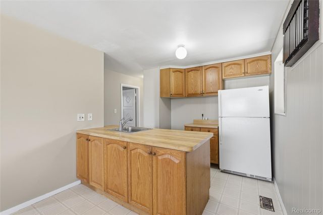 31001 Parkwood Street, Westland, MI 48186