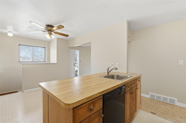 31001 Parkwood Street, Westland, MI 48186