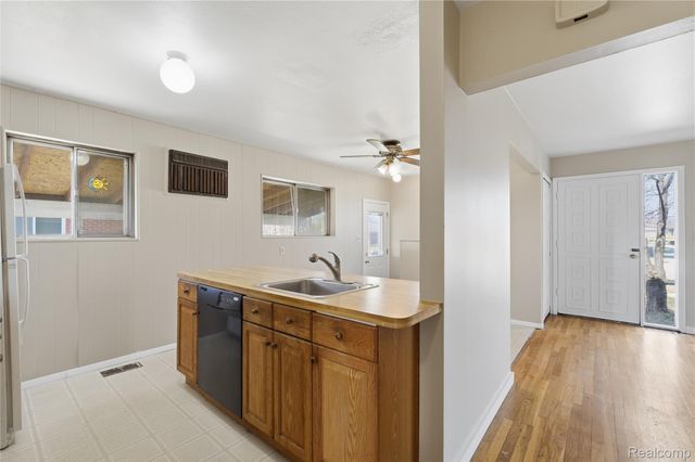 31001 Parkwood Street, Westland, MI 48186