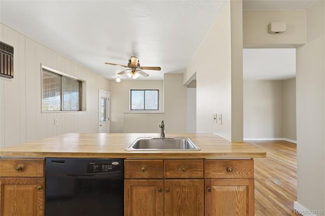 31001 Parkwood Street, Westland, MI 48186