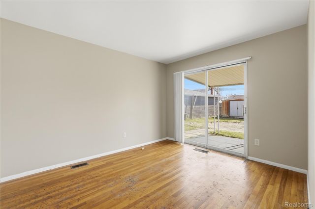 31001 Parkwood Street, Westland, MI 48186