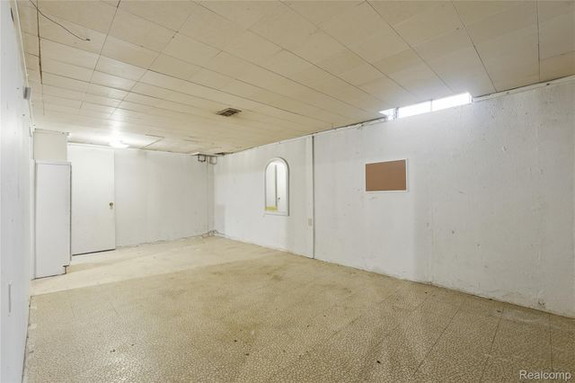 31001 Parkwood Street, Westland, MI 48186