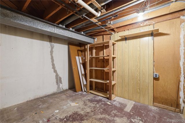 31001 Parkwood Street, Westland, MI 48186