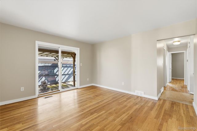 31001 Parkwood Street, Westland, MI 48186