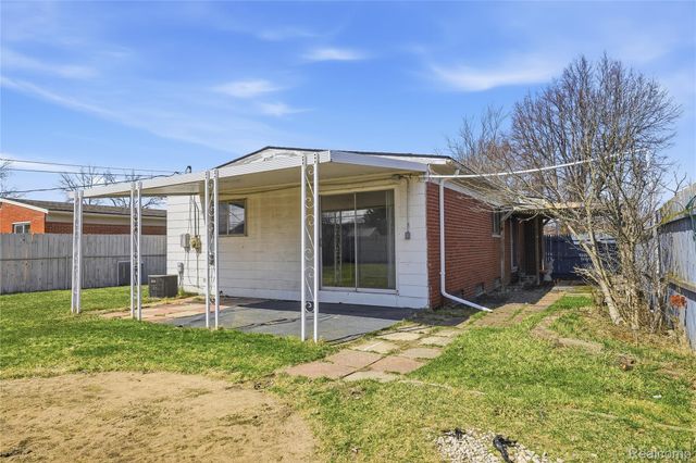 31001 Parkwood Street, Westland, MI 48186