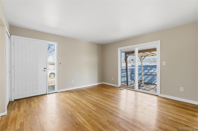 31001 Parkwood Street, Westland, MI 48186