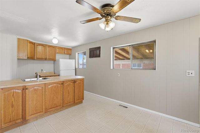 31001 Parkwood Street, Westland, MI 48186