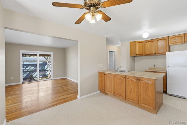 31001 Parkwood Street, Westland, MI 48186