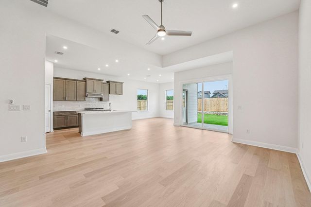 509 Treadwell LN, Kyle, TX 78640