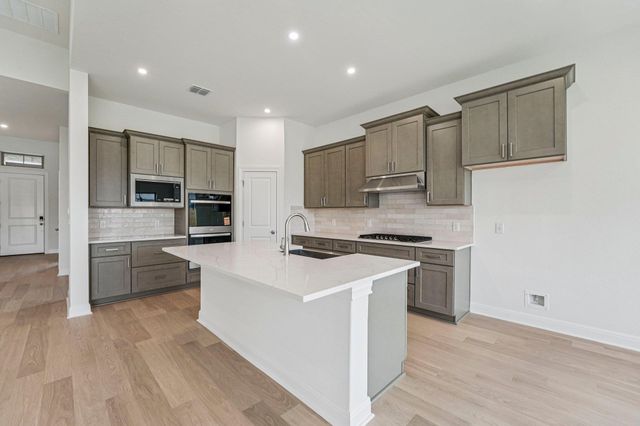 509 Treadwell LN, Kyle, TX 78640