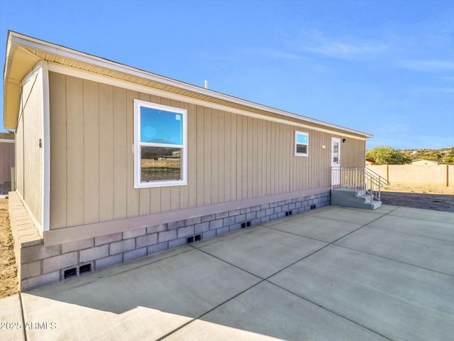 19500 E GREGORY Street 16, Black Canyon City, AZ 85324