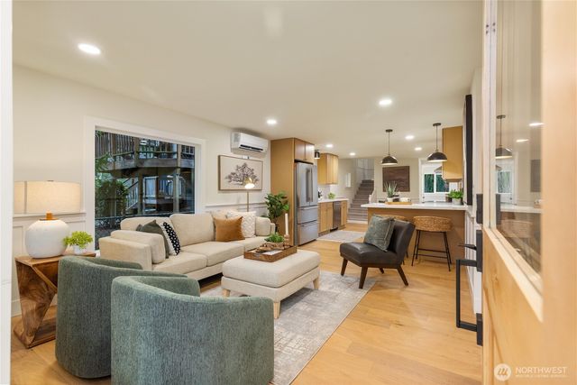 715 27th Avenue, Seattle, WA 98122