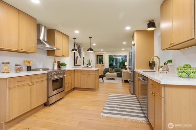 715 27th Avenue, Seattle, WA 98122