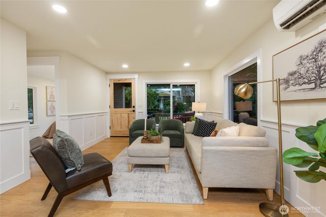 715 27th Avenue, Seattle, WA 98122