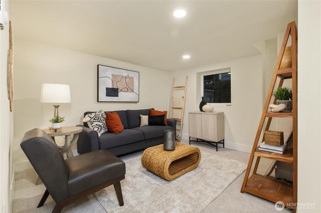 715 27th Avenue, Seattle, WA 98122