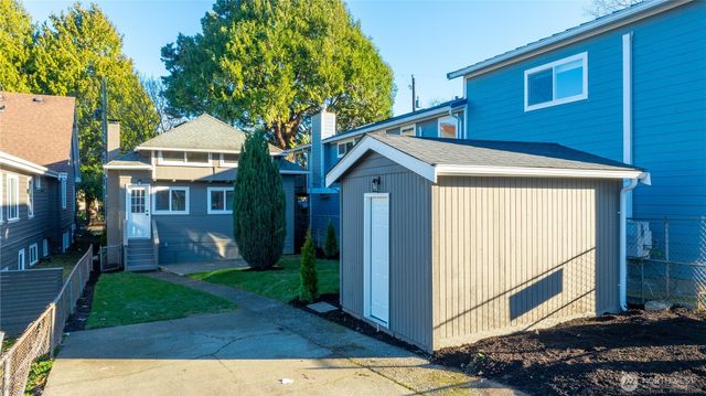 715 27th Avenue, Seattle, WA 98122
