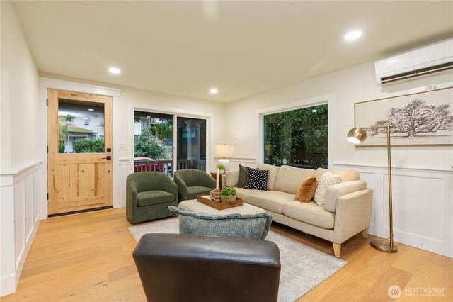 715 27th Avenue, Seattle, WA 98122