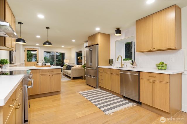 715 27th Avenue, Seattle, WA 98122