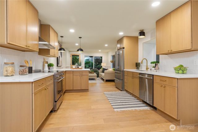 715 27th Avenue, Seattle, WA 98122
