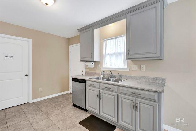 1013 E 23rd Avenue, Gulf Shores, AL 36542