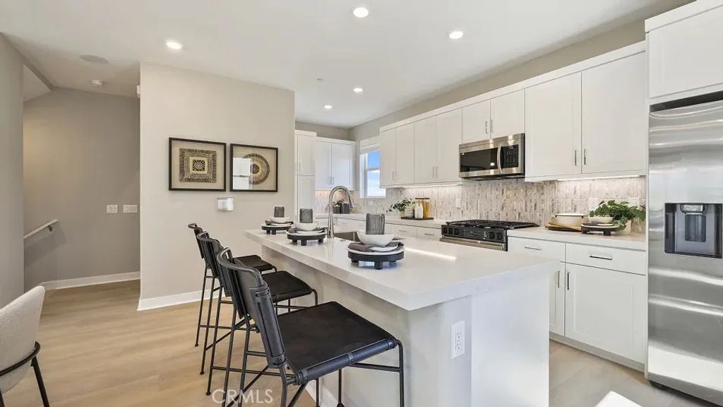 26852 Serif Place, Valencia, CA 91381