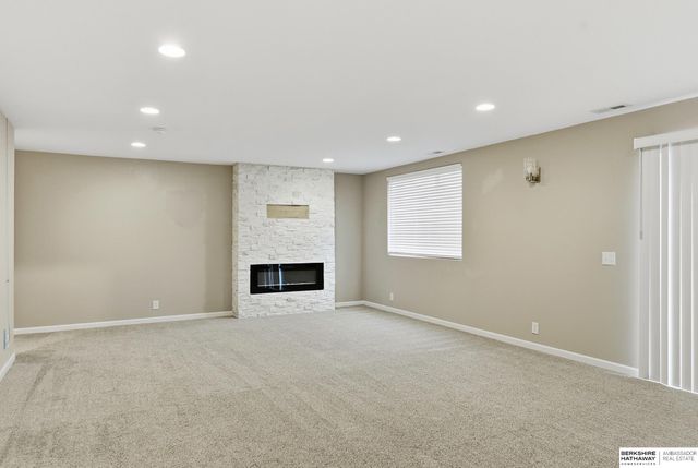 5903 N 183 Street, Elkhorn, NE 68022