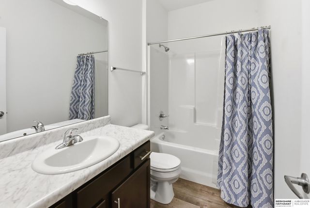 5903 N 183 Street, Elkhorn, NE 68022