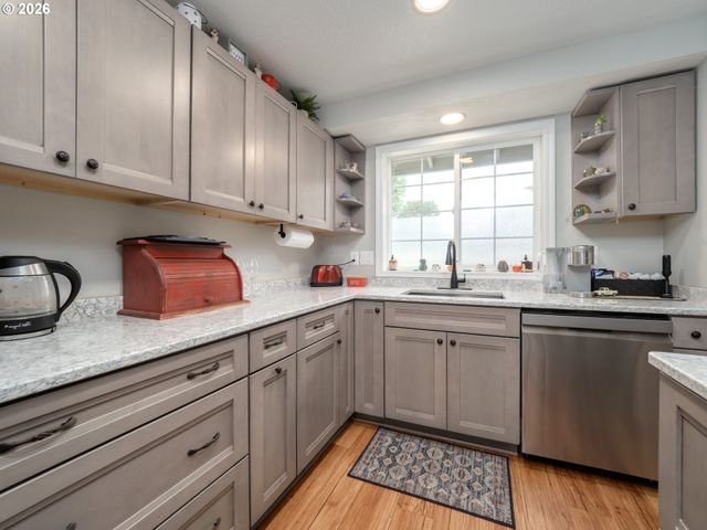 1002 W CHARLES St, Newberg, OR 97132