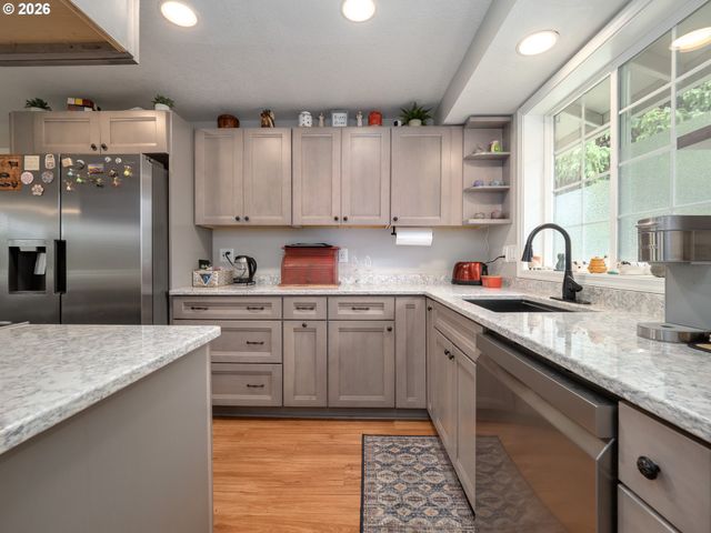 1002 W CHARLES St, Newberg, OR 97132