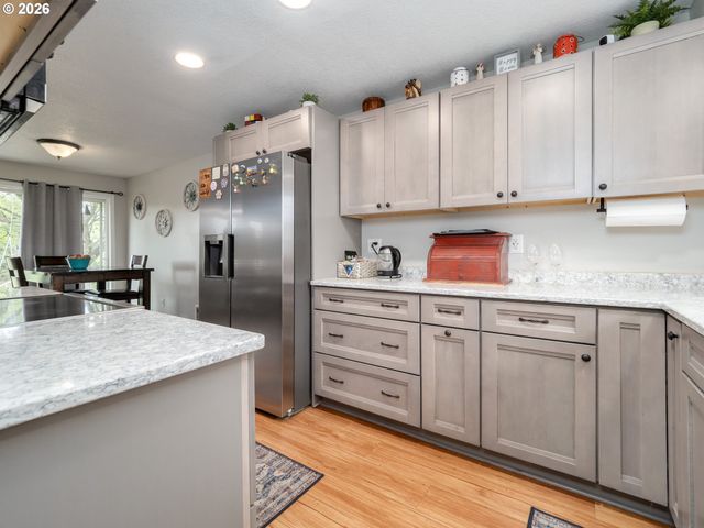 1002 W CHARLES St, Newberg, OR 97132