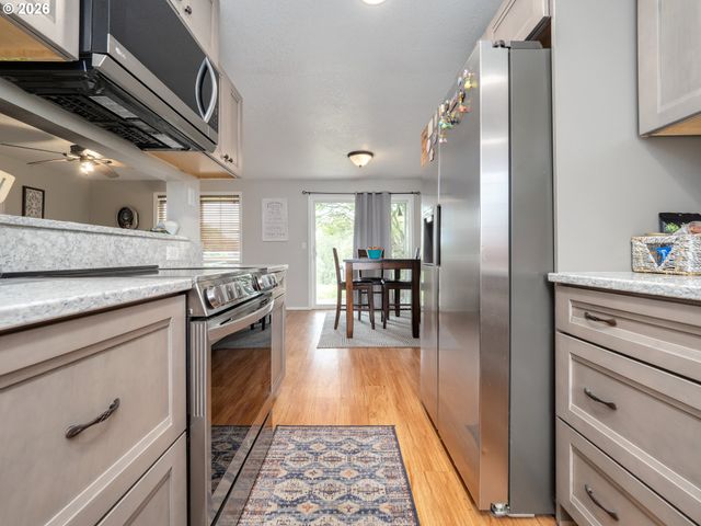 1002 W CHARLES St, Newberg, OR 97132