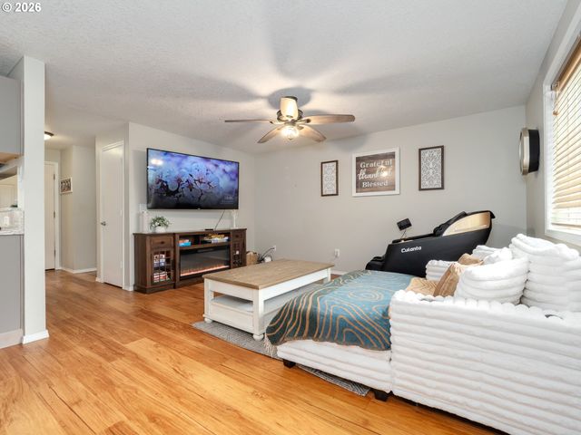 1002 W CHARLES St, Newberg, OR 97132